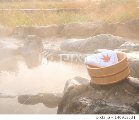 秋色の温泉 三朝温泉河原露天風呂 秋色の温泉 三朝温泉河原露天風呂 140918531