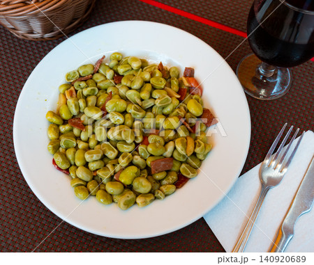 Habas la Catalana, tasty stew of beans in gravy with various sausages and bacon Habas la Catalana, tasty stew of beans in gravy with various sausages and bacon 140920689