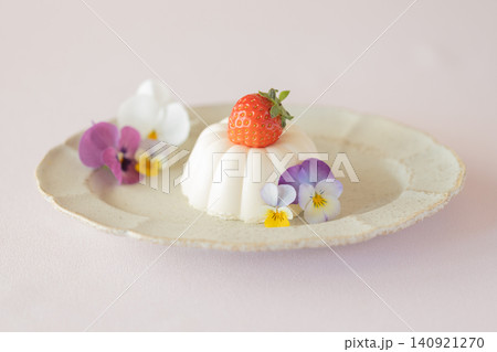イチゴとお花のババロア イチゴとお花のババロア 140921270
