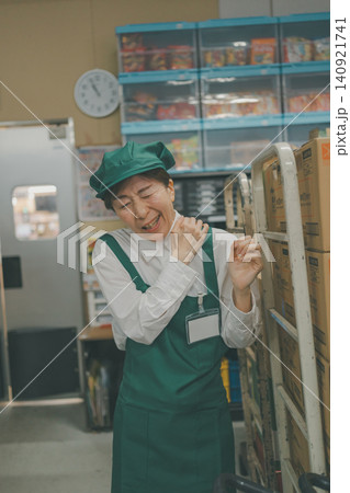supermarket 140921741