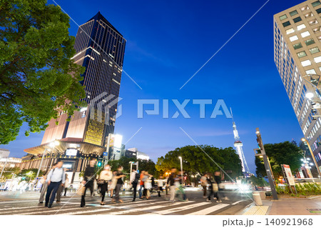 名古屋・栄　広小路久屋東交差点　都市風景　ザ・ランドマーク名古屋栄　中部電力 MIRAI TOWER 140921968