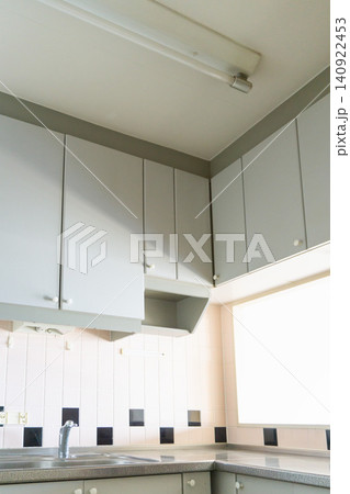 リフォーム前のキッチン 古いマンション システムキッチン リフォーム前のキッチン 古いマンション システムキッチン 140922453