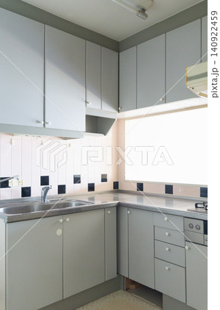 リフォーム前のキッチン 古いマンション システムキッチン リフォーム前のキッチン 古いマンション システムキッチン 140922459