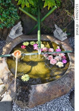 穴守稲荷神社 美しい手水(東京都大田区羽田) 穴守稲荷神社 美しい手水(東京都大田区羽田) 140922755