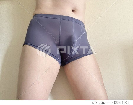 メタボ男性の下着姿 左向き ブルー メタボ男性の下着姿 左向き ブルー 140923102