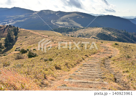 伊豆半島の伊豆山稜線歩道 宇久須峠付近の縦走路と後藤山、仁科峠展望台 伊豆半島の伊豆山稜線歩道 宇久須峠付近の縦走路と後藤山、仁科峠展望台 140923961