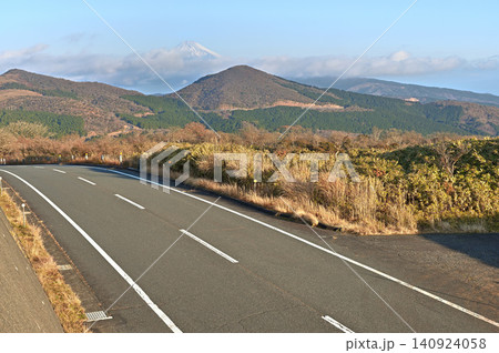 伊豆半島 伊豆山稜線歩道 朝の仁科峠 静岡県道59号伊東西伊豆線より望む富士山 伊豆半島 伊豆山稜線歩道 朝の仁科峠 静岡県道59号伊東西伊豆線より望む富士山 140924058