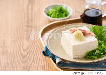 冷奴 木綿豆腐に薬味をのせた夏の副菜 140924547