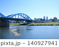多摩川に架かる丸子橋と武蔵小杉の街並み・2 140927941