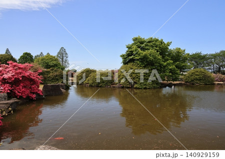 群馬県舘林市のつつじが岡公園の花山 日本庭園の風景 群馬県舘林市のつつじが岡公園の花山 日本庭園の風景 140929159