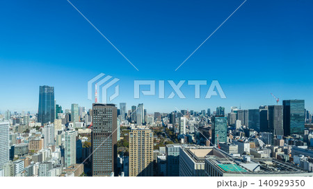 高層ビル群が広がる東京の近代的な都市風景　日中 140929350