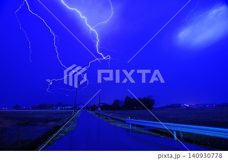 落雷 140930778