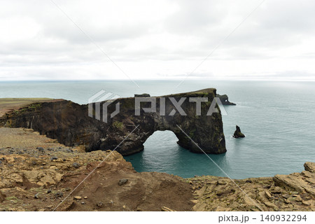 Volcanic rock arch at Dyrholaey peninsula over the ocean, Iceland Volcanic rock arch at Dyrholaey peninsula over the ocean, Iceland 140932294