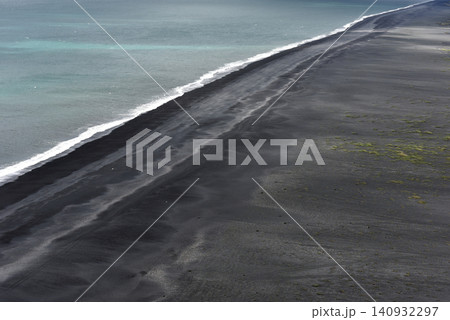 Endless black sand expanse at Reynisfjara Beach Iceland Endless black sand expanse at Reynisfjara Beach Iceland 140932297
