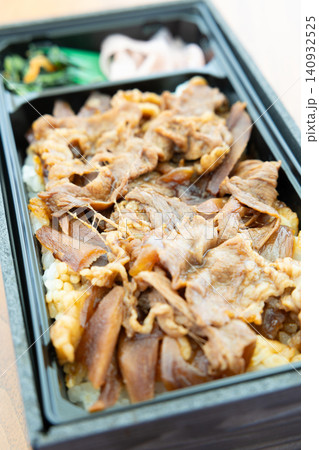 おいしい国産牛めし重弁当 おいしい国産牛めし重弁当 140932525