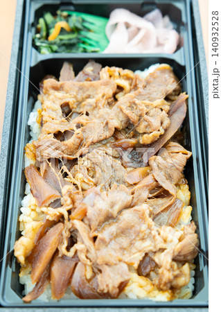 おいしい国産牛めし重弁当 140932528