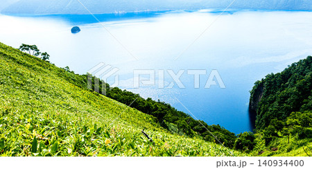 爽やかな夏の北海道弟子屈町阿寒摩周国立公園内にある第摩周湖 爽やかな夏の北海道弟子屈町阿寒摩周国立公園内にある第摩周湖 140934400