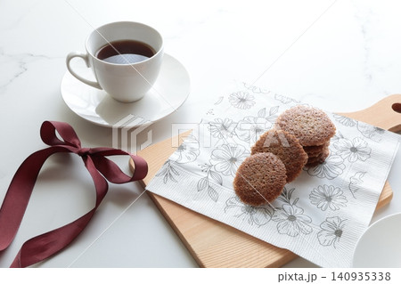 コーヒーとクッキー コーヒーとクッキー 140935338