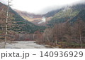 雪の残る山 140936929