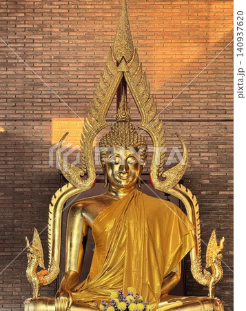 Close Detailed Framing Of Radiant Golden Buddha Aureole Decor Close Detailed Framing Of Radiant Golden Buddha Aureole Decor 140937620