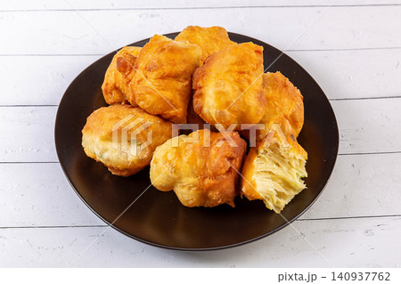 northern Chinese Breakfast Fried Dough Bites, Golden Puffy Oil Motou Pastry northern Chinese Breakfast Fried Dough Bites, Golden Puffy Oil Motou Pastry 140937762