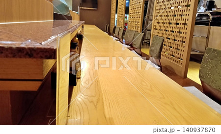 和食店の木製カウンター席 和食店の木製カウンター席 140937870