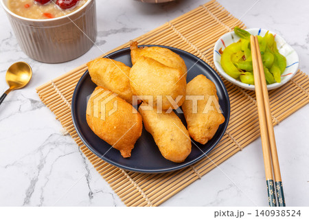 traditional Chinese Scallion Flavored Mini Fried Dough Buns, Savory Breakfast Oil Motou 140938524