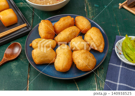 traditional Chinese Scallion Flavored Mini Fried Dough Buns, Savory Breakfast Oil Motou 140938525