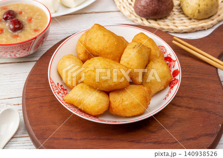 traditional Chinese Scallion Flavored Mini Fried Dough Buns, Savory Breakfast Oil Motou 140938526