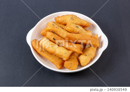 mini Fried Dough Sticks Seasoned with Sichuan Peppercorn Leaves, Aromatic Chinese Youtiao mini Fried Dough Sticks Seasoned with Sichuan Peppercorn Leaves, Aromatic Chinese Youtiao 140938549