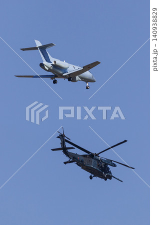 UH-60JとU-125A UH-60JとU-125A 140938829