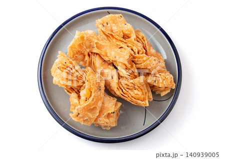 northern Chinese Style Deep Fried Crispy Jiao Ye Pastry, Aromatic Sesame Ribbon Crackers 140939005