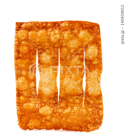 traditional Deep Fried Crispy Sesame Ma Ye Pastry, Rectangular Golden Ribbon Crackers 140939012