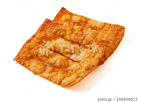 traditional Deep Fried Crispy Sesame Ma Ye Pastry, Rectangular Golden Ribbon Crackers traditional Deep Fried Crispy Sesame Ma Ye Pastry, Rectangular Golden Ribbon Crackers 140939013