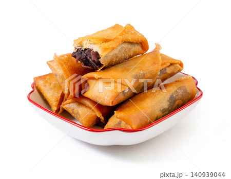 crispy Sweet Red Bean Paste Spring Rolls, Crunchy Deep Fried Asian Dim Sum Dessert crispy Sweet Red Bean Paste Spring Rolls, Crunchy Deep Fried Asian Dim Sum Dessert 140939044