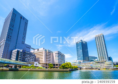 日本の横浜都市景観 横浜駅東口。そごう横浜店などを望む 140939159