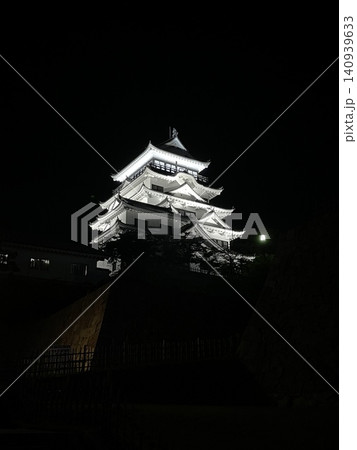 ライトアップされた広島城 ライトアップされた広島城 140939633