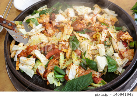 Raw Spicy Korean Chicken Stir Fry Dakgalbi with Vegetables 140941948