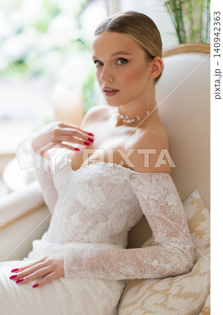 Bride in elegant off-the-shoulder wedding dress Bride in elegant off-the-shoulder wedding dress 140942363