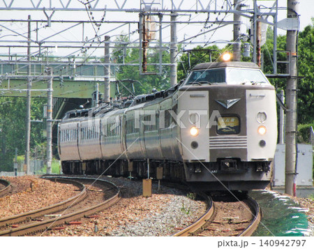京都府内を走行するJR西日本標準色の485系特急型電車「北近畿」(編成写真) 京都府内を走行するJR西日本標準色の485系特急型電車「北近畿」(編成写真) 140942797