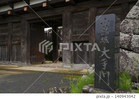 長野県にある小諸城の大手門 長野県にある小諸城の大手門 140943042