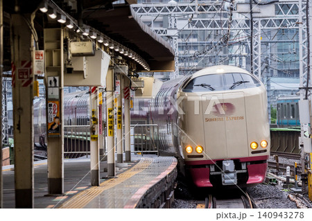 【東海道線】新橋駅を通過するサンライズ瀬戸・出雲 【東海道線】新橋駅を通過するサンライズ瀬戸・出雲 140943278