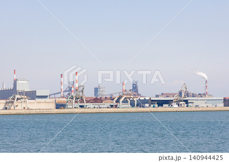 高砂海浜公園から見た加古川と製鉄所 高砂海浜公園から見た加古川と製鉄所 140944425