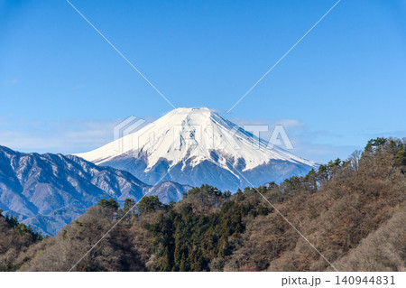 秀麗富嶽十二景・駒橋御前山から望む冬の富士山 秀麗富嶽十二景・駒橋御前山から望む冬の富士山 140944831