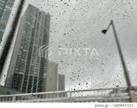 雨降る街 雨降る街 140945315