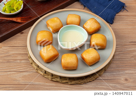 traditional Chinese Fried Steamed Buns Sweet Milk Flavor Mantou Dim Sum on Plate traditional Chinese Fried Steamed Buns Sweet Milk Flavor Mantou Dim Sum on Plate 140947011