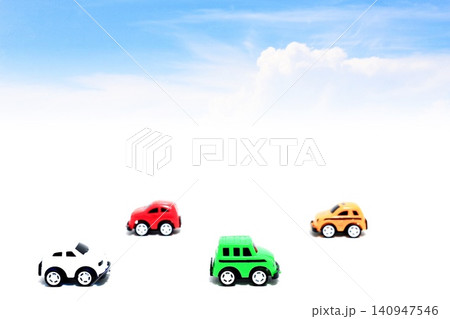 自動運転をイメージしたミニカーの合成写真 140947546