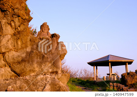 石仏と休憩所 石仏と休憩所 140947599