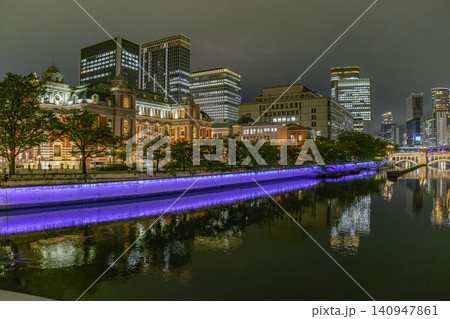 大阪夜景 中之島 大阪市中央公会堂と堂島川 大阪府大阪市 大阪夜景 中之島 大阪市中央公会堂と堂島川 大阪府大阪市 140947861