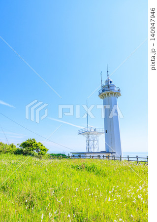 初夏の沢崎鼻灯台　佐渡島　新潟県佐渡市 140947946